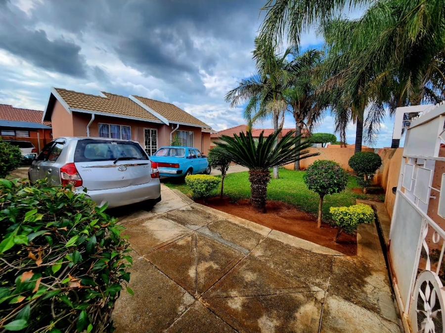 2 Bedroom Property for Sale in Tlhabane West North West